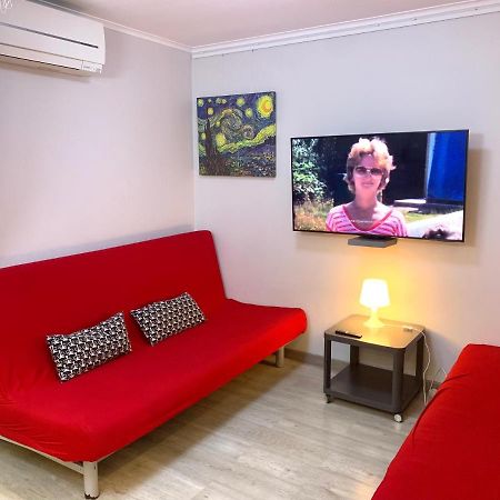 Camp Nou, Europa Fira - Modern Two-Bedroom Apartment With Heating ロスピタレート・デ・リョブレガート エクステリア 写真