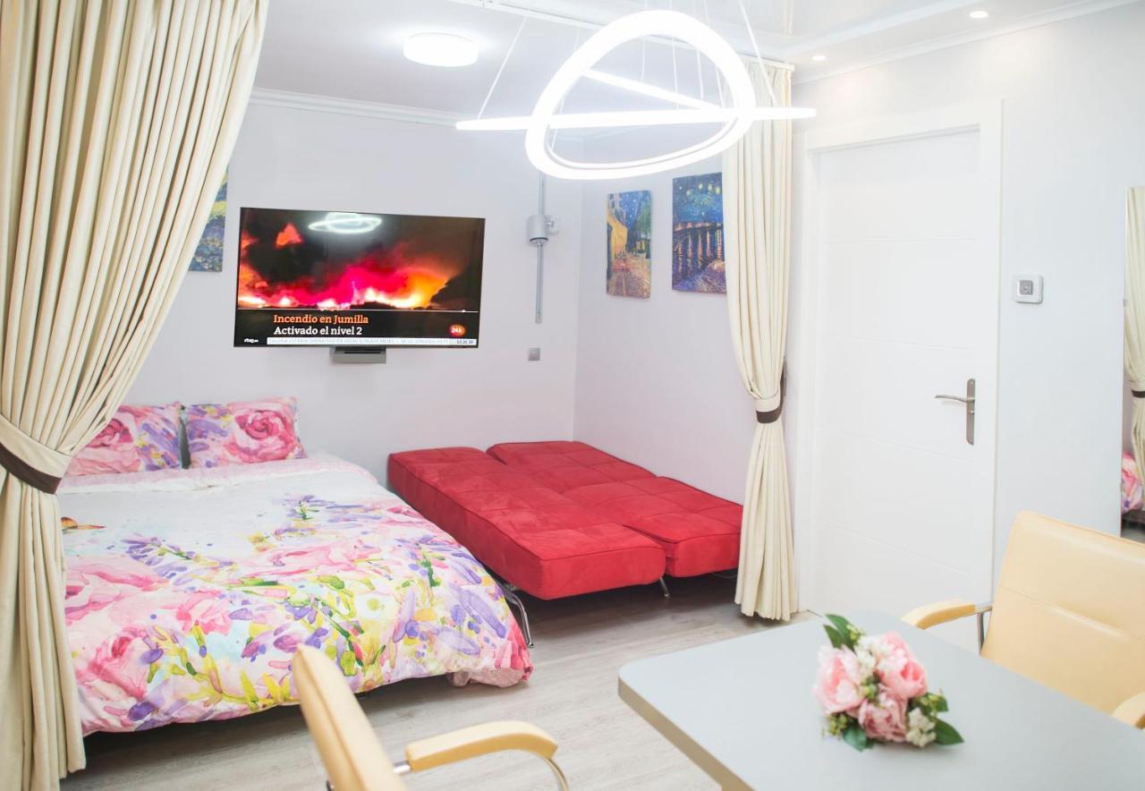 Camp Nou, Europa Fira - Modern Two-Bedroom Apartment With Heating ロスピタレート・デ・リョブレガート エクステリア 写真