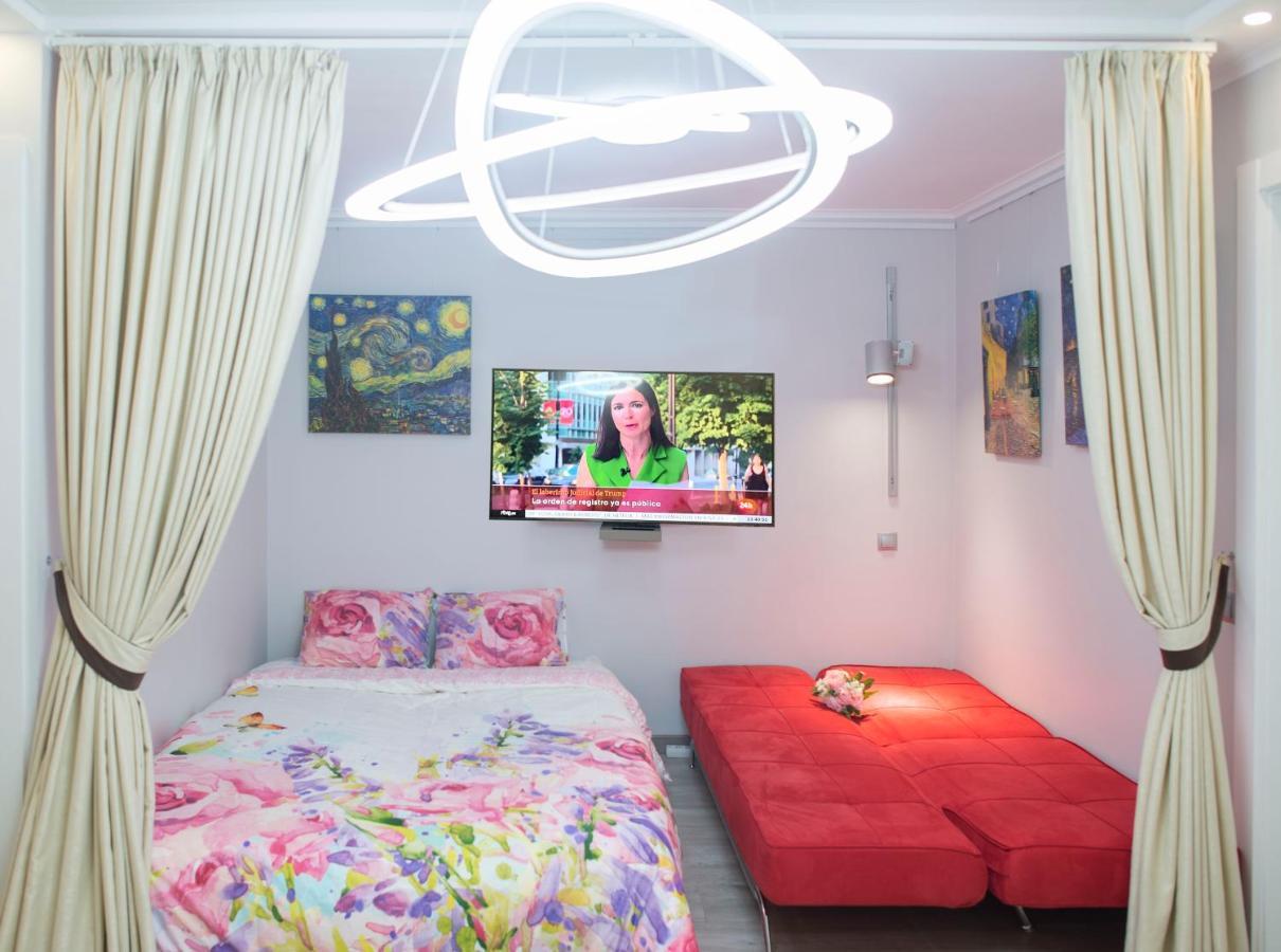 Camp Nou, Europa Fira - Modern Two-Bedroom Apartment With Heating ロスピタレート・デ・リョブレガート エクステリア 写真