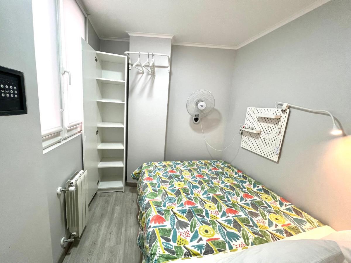 Camp Nou, Europa Fira - Modern Two-Bedroom Apartment With Heating ロスピタレート・デ・リョブレガート エクステリア 写真