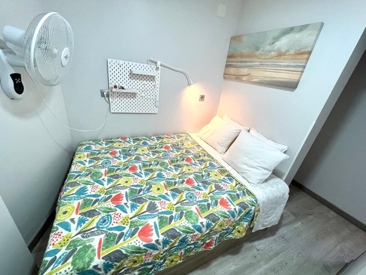 Camp Nou, Europa Fira - Modern Two-Bedroom Apartment With Heating ロスピタレート・デ・リョブレガート エクステリア 写真