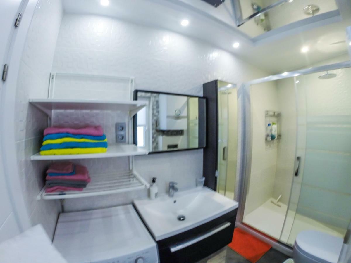 Camp Nou, Europa Fira - Modern Two-Bedroom Apartment With Heating ロスピタレート・デ・リョブレガート エクステリア 写真