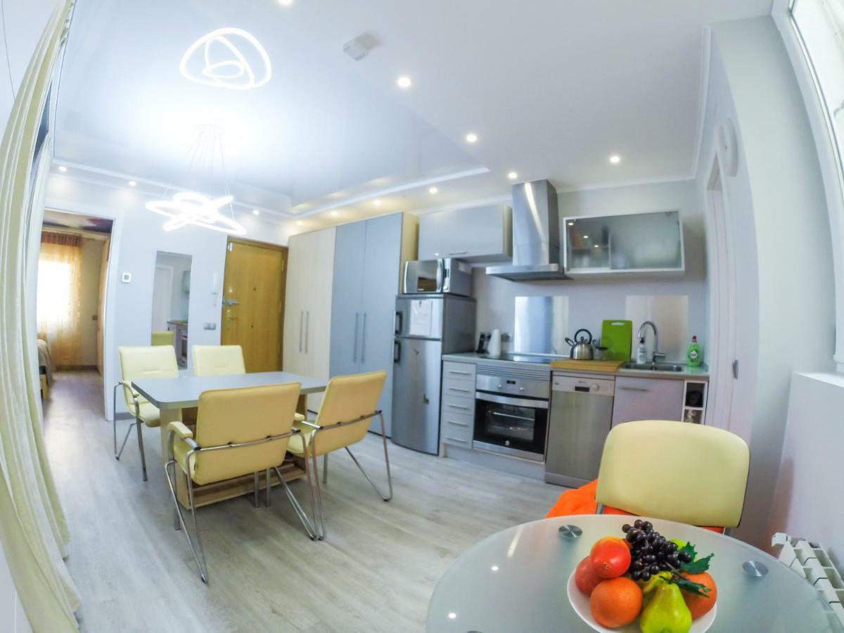 Camp Nou, Europa Fira - Modern Two-Bedroom Apartment With Heating ロスピタレート・デ・リョブレガート エクステリア 写真