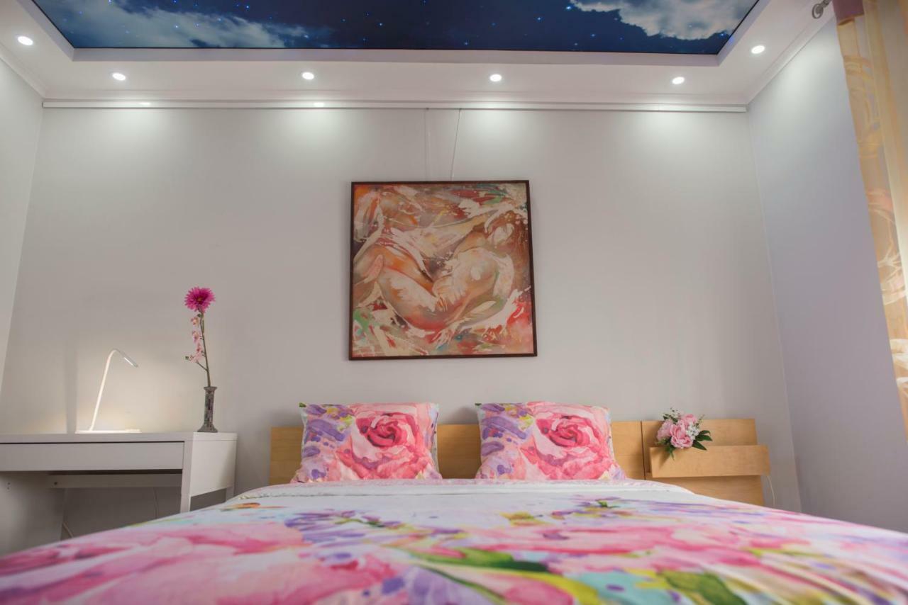 Camp Nou, Europa Fira - Modern Two-Bedroom Apartment With Heating ロスピタレート・デ・リョブレガート エクステリア 写真