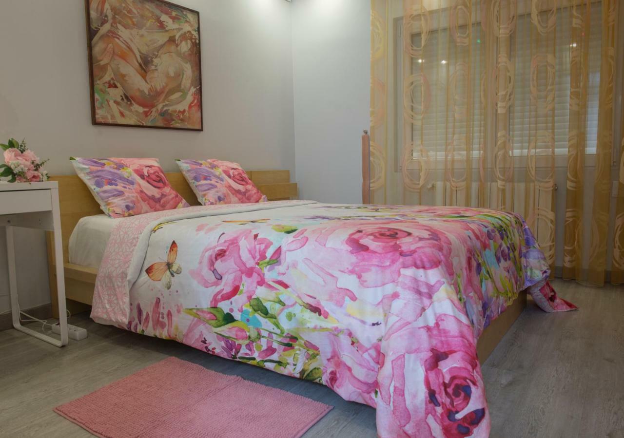 Camp Nou, Europa Fira - Modern Two-Bedroom Apartment With Heating ロスピタレート・デ・リョブレガート エクステリア 写真