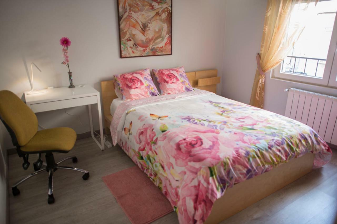 Camp Nou, Europa Fira - Modern Two-Bedroom Apartment With Heating ロスピタレート・デ・リョブレガート エクステリア 写真